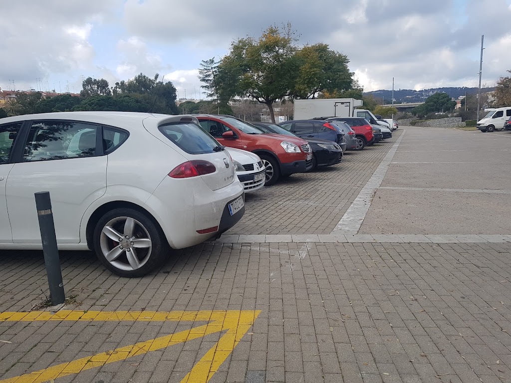Parking Rafael Estrany — Estacionamiento