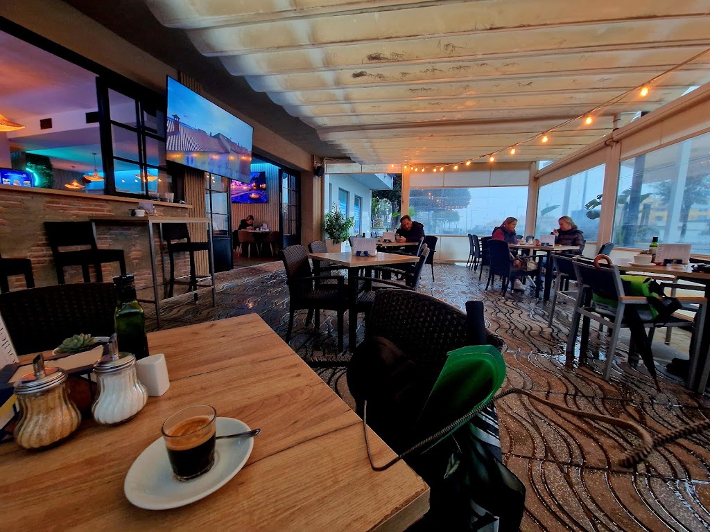 Boulebar Cafe — Ambiente
