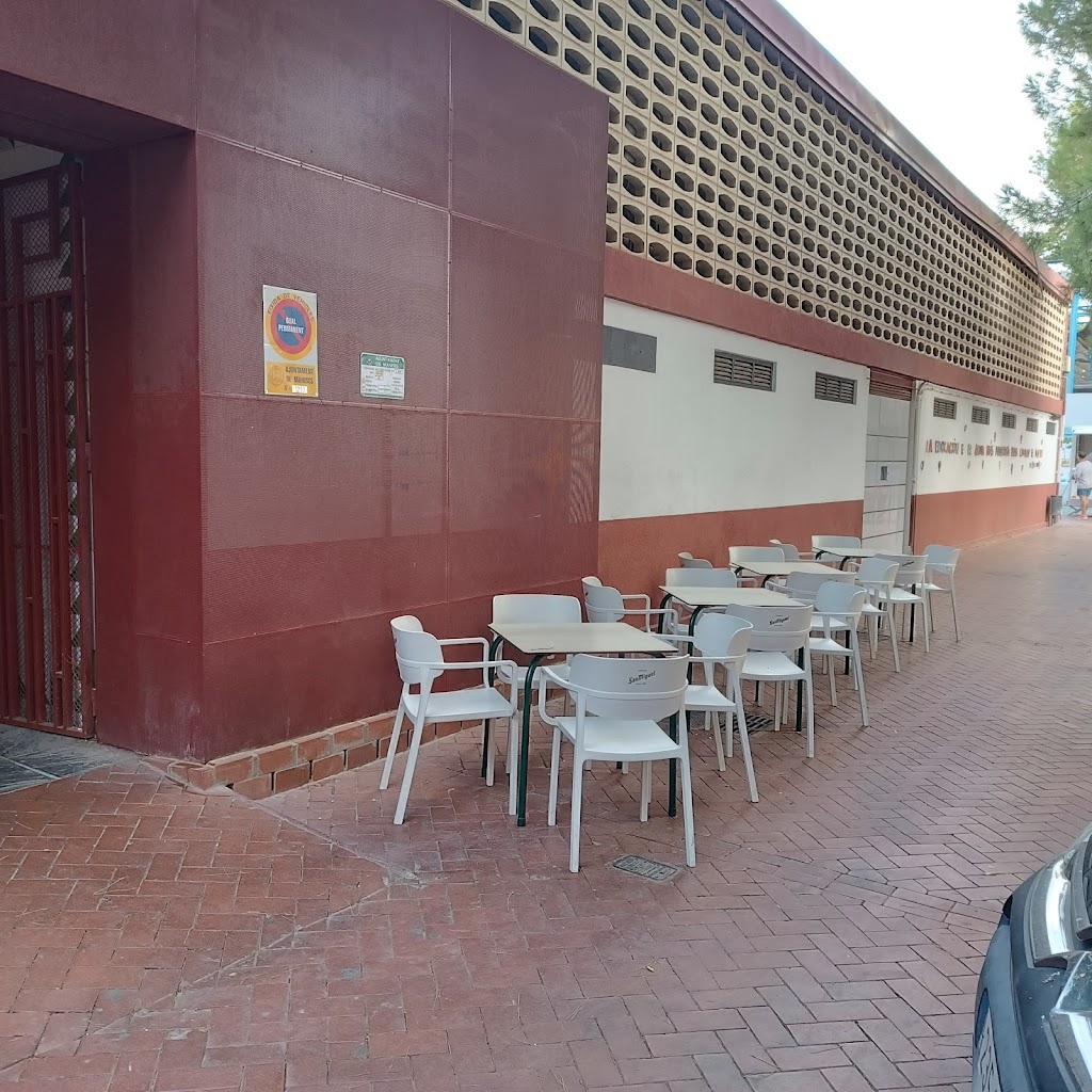 Mejores almuerzos . Bar neus..