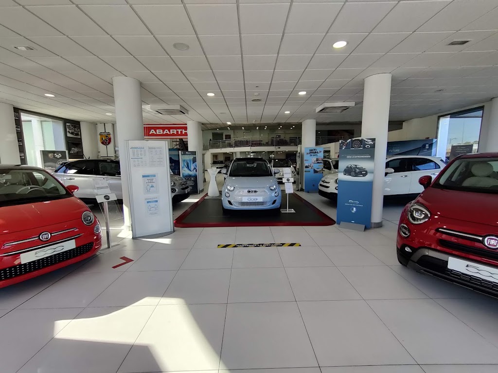 Concesionario Autos Auringis Jaen — Interior