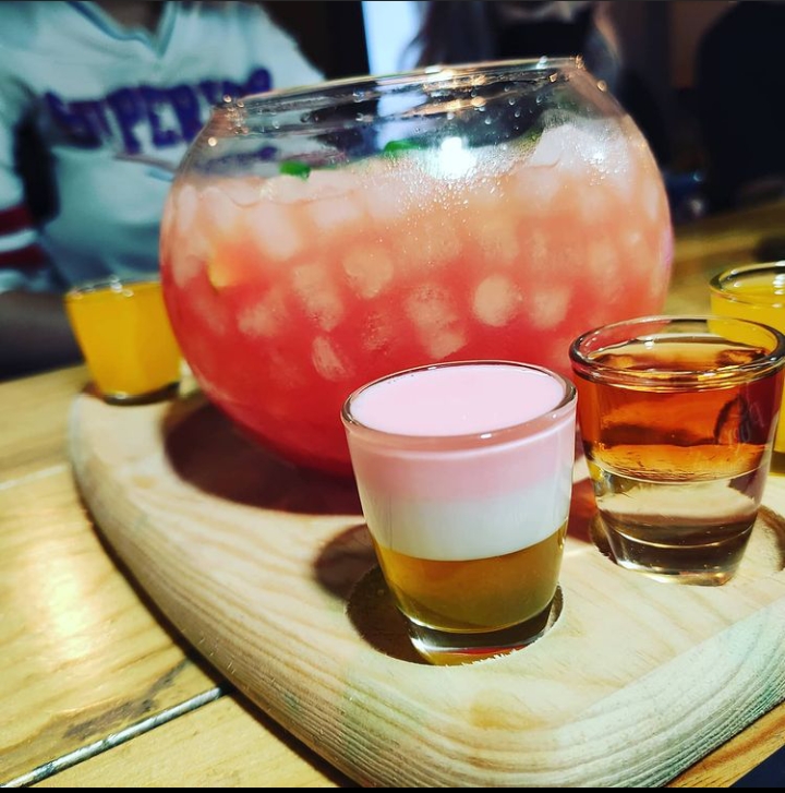 DK Chupitos — Comida y bebida