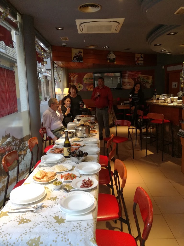 EL RACO DE LAURA — Comida y bebida
