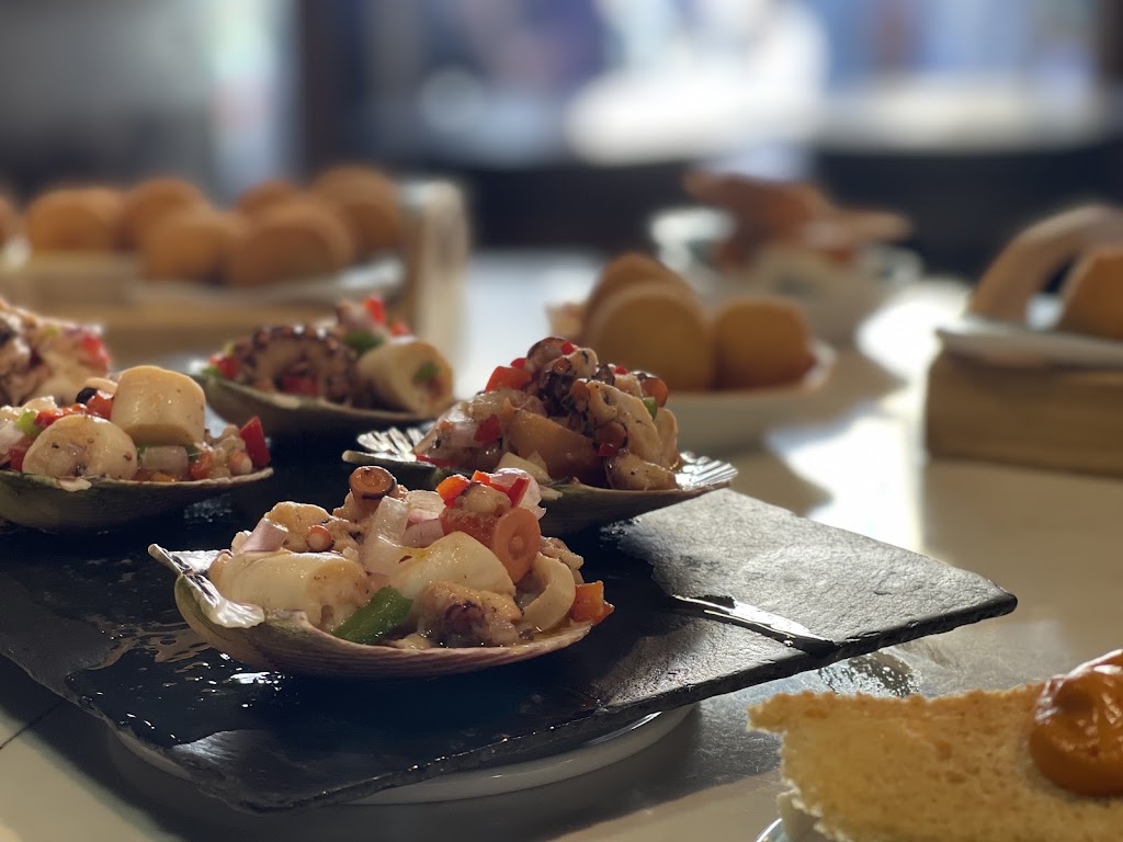 Restaurante -Tasca Tapias — Comida y bebida