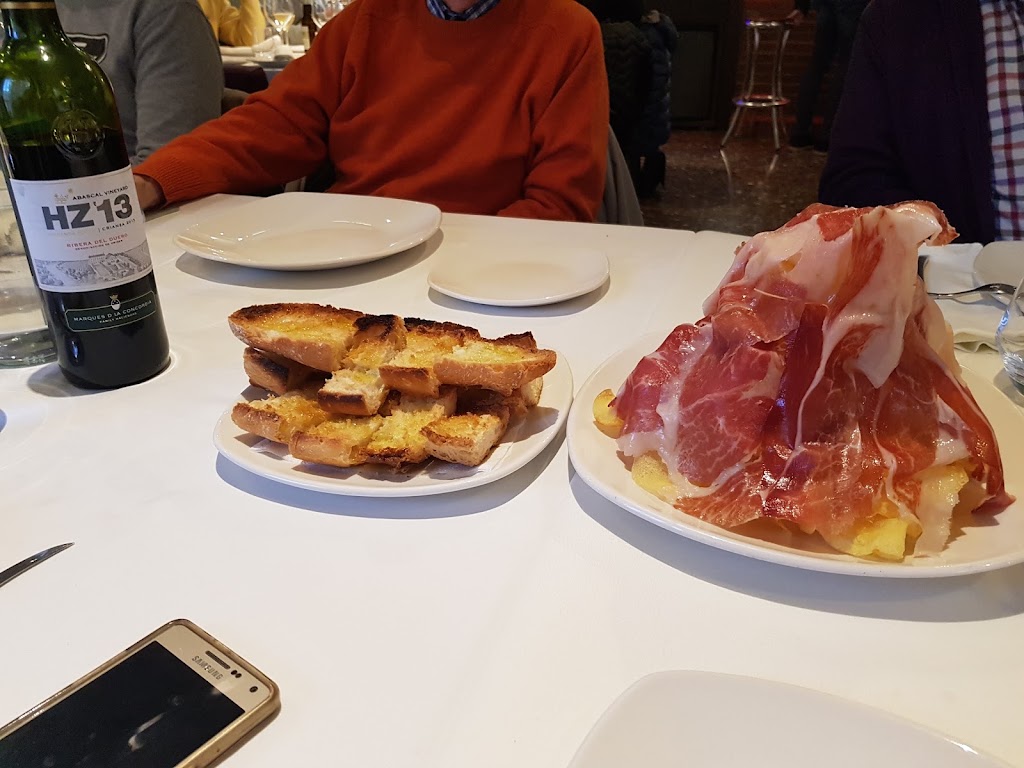 Restaurante Com En Casa Silla — Jamon