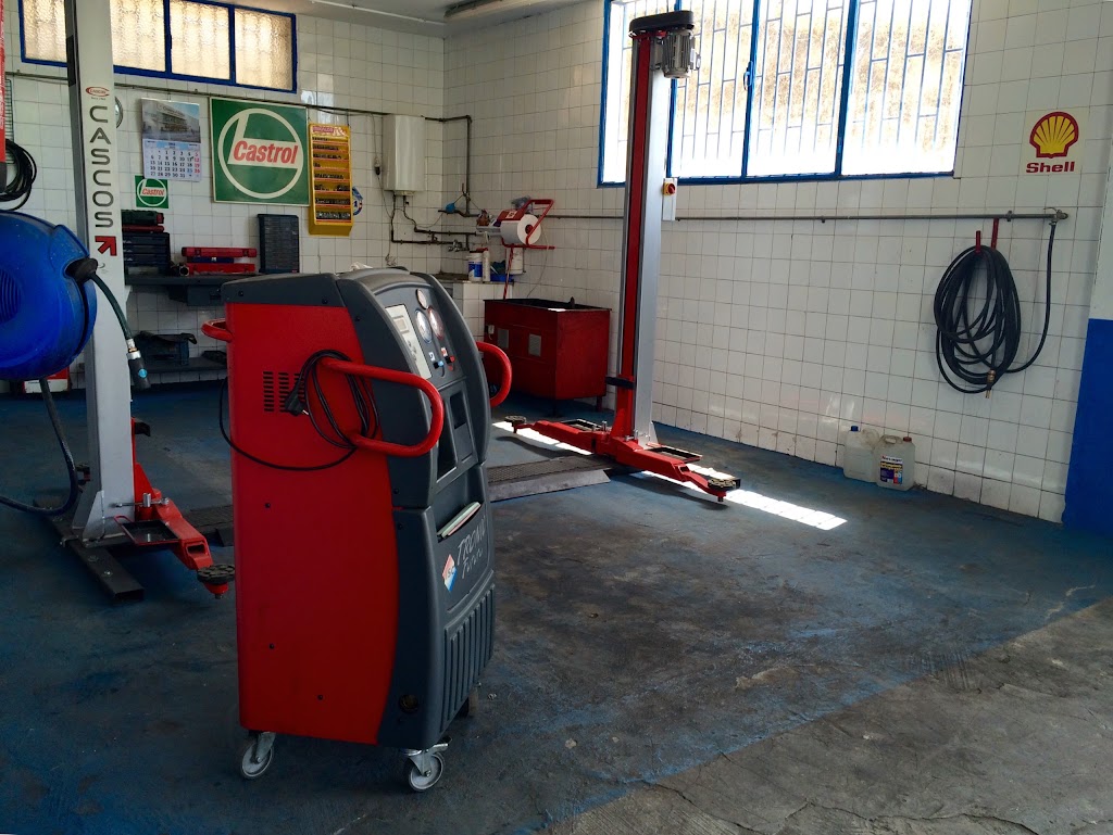 Taller de Automoviles Rodriguez — Interior