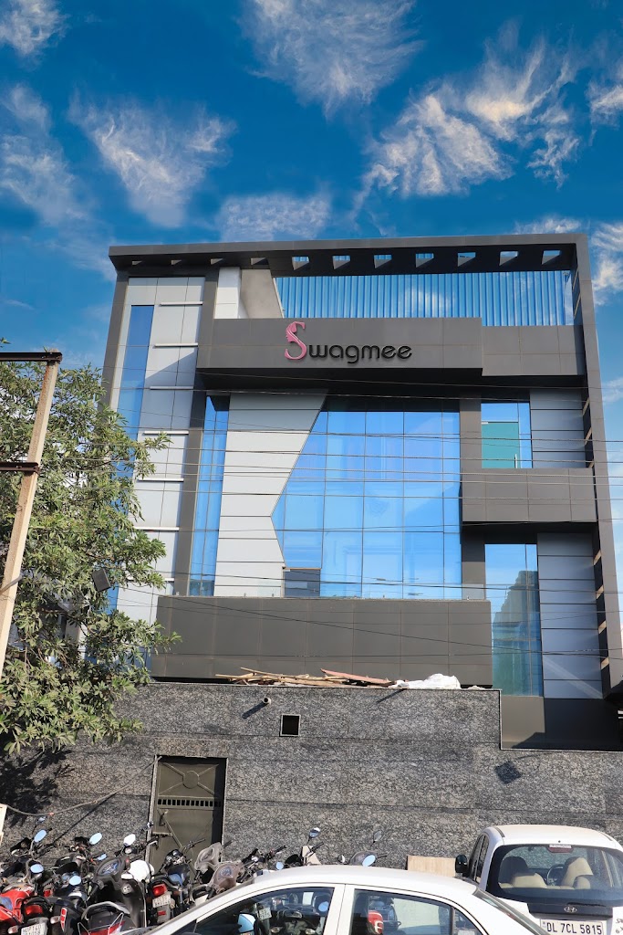 Swagmee Salon At Home Beauty Parlour Services For Men Women