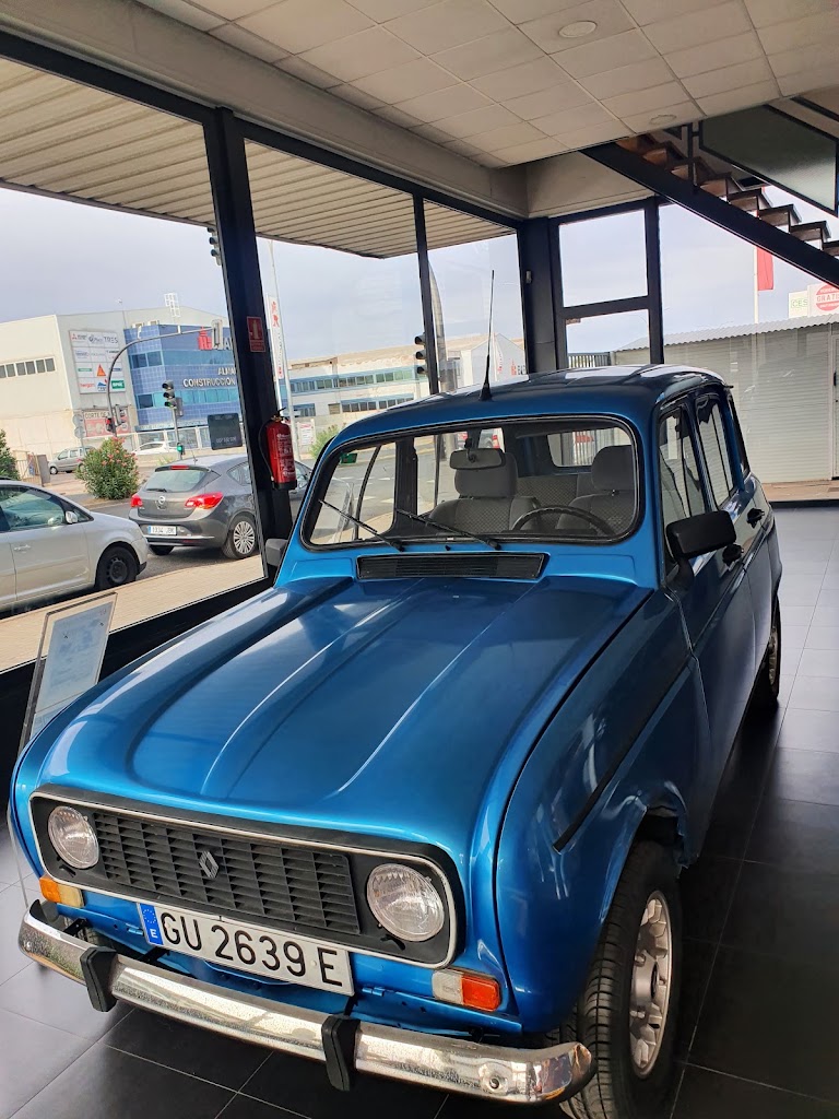 Rebollo Hermanos S.A. Renault — Interior
