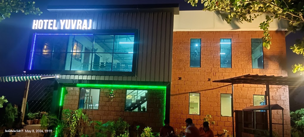 Hotel Yuvraj Veg Non Veg Family Restaurant