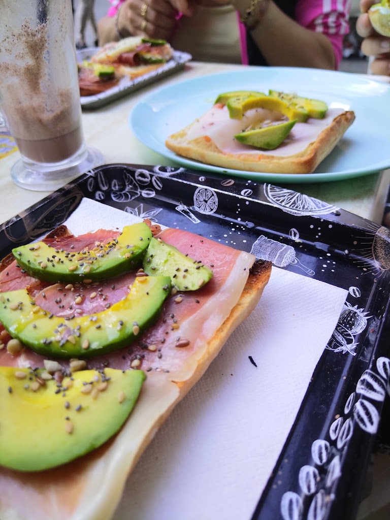 . — Cafe