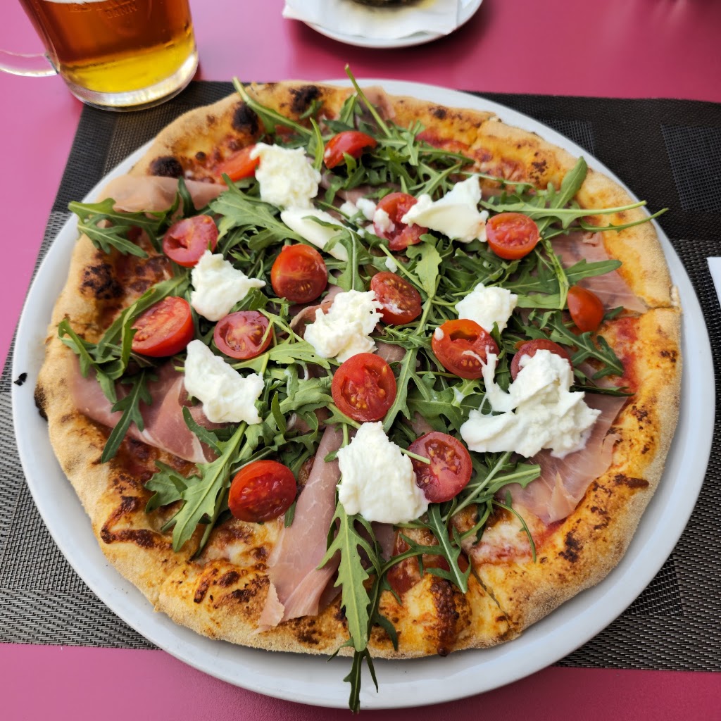 Pizzeria italia — Comida y bebida