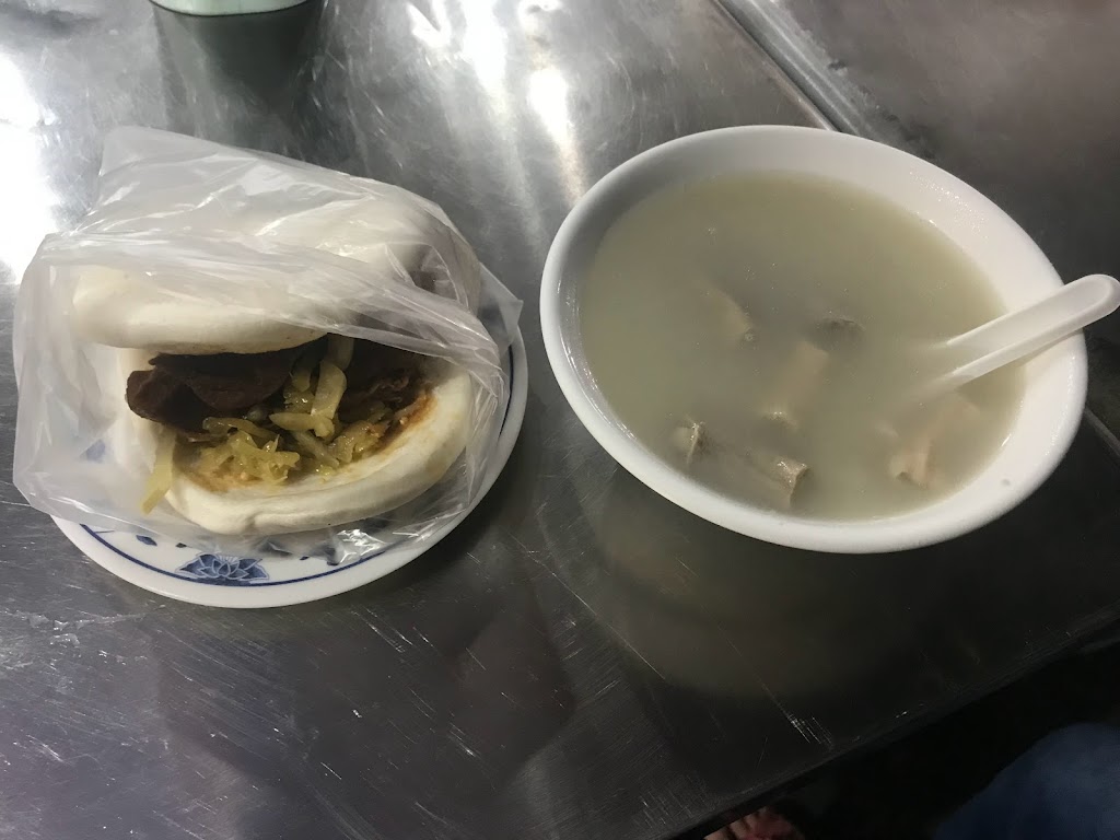 刈包四神湯爌肉飯（宵夜攤） 的照片