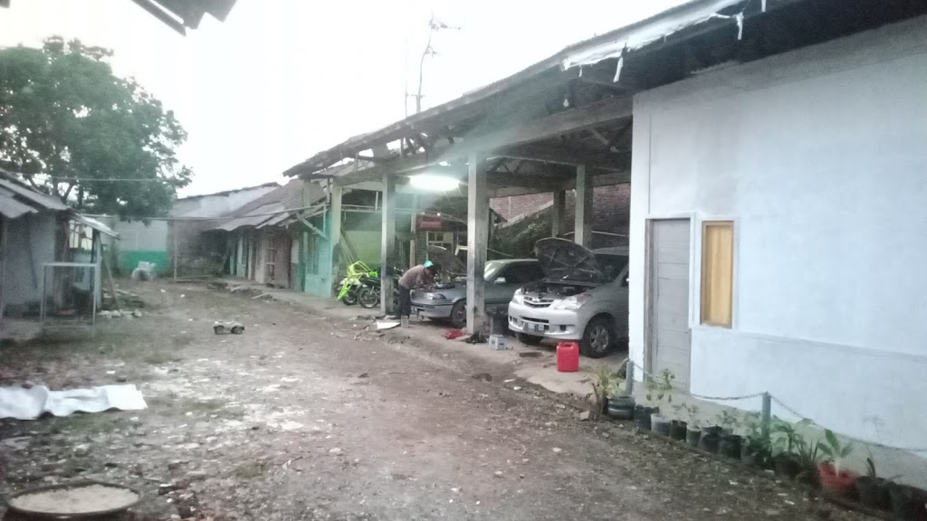 Bengkel mobil Azis