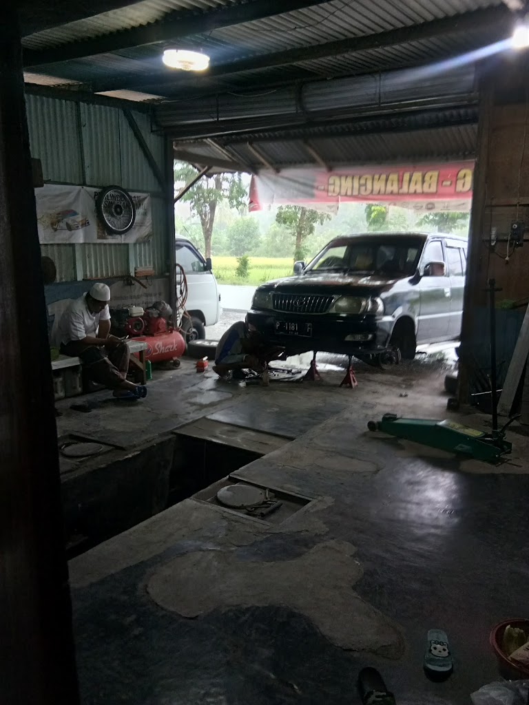 Bengkel mandiri motor spooring&balancing