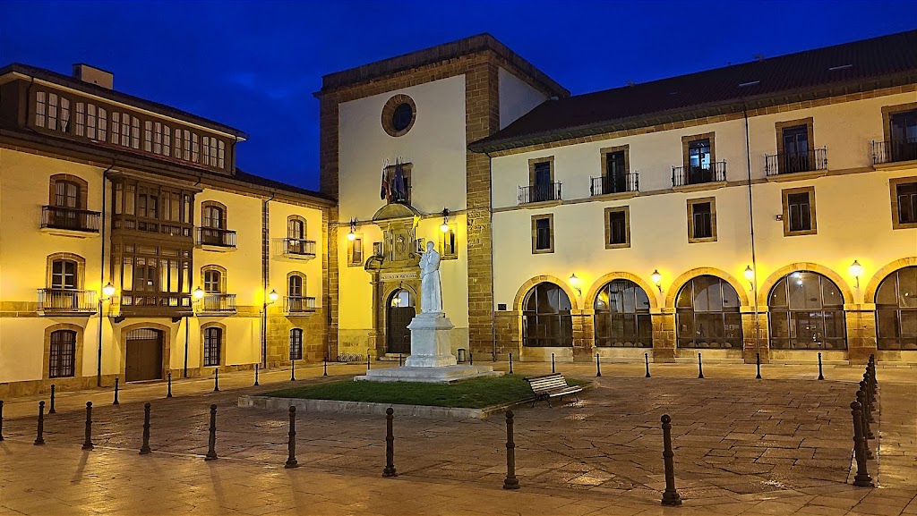 Plaza y Estatua de Feijoo