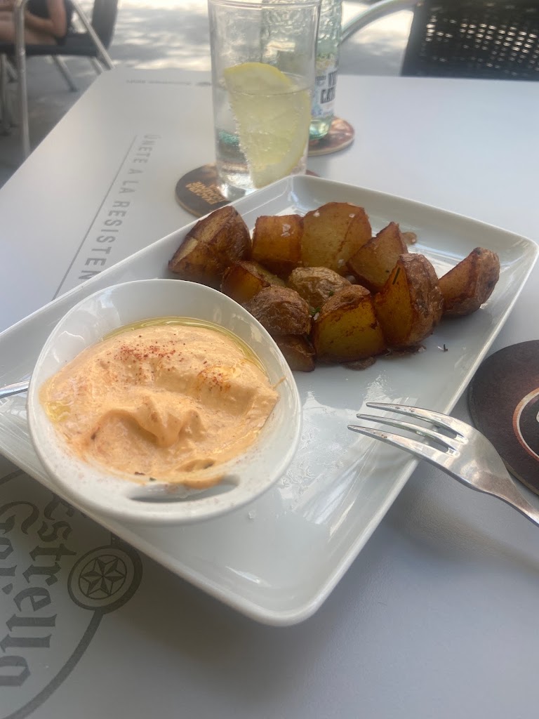 Cafe Tribuna — Comida y bebida
