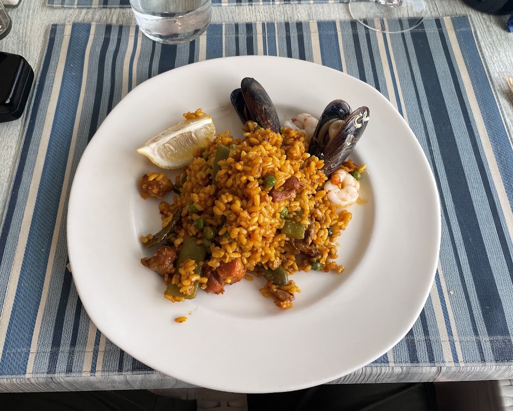 El Bistro Sail & Surf — Comida y bebida