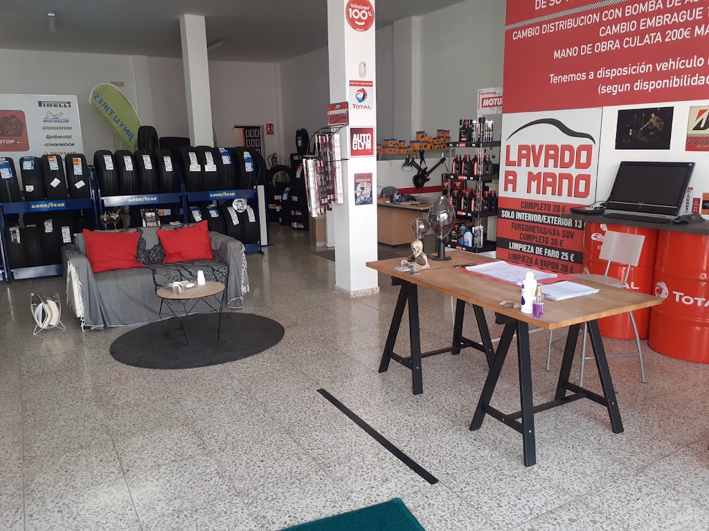 Pit Stop Adeje — Interior