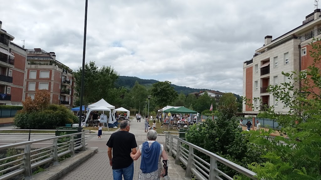 Endika Renteriari egindako Eskultura/Escultura hecha a Enrike Renteria