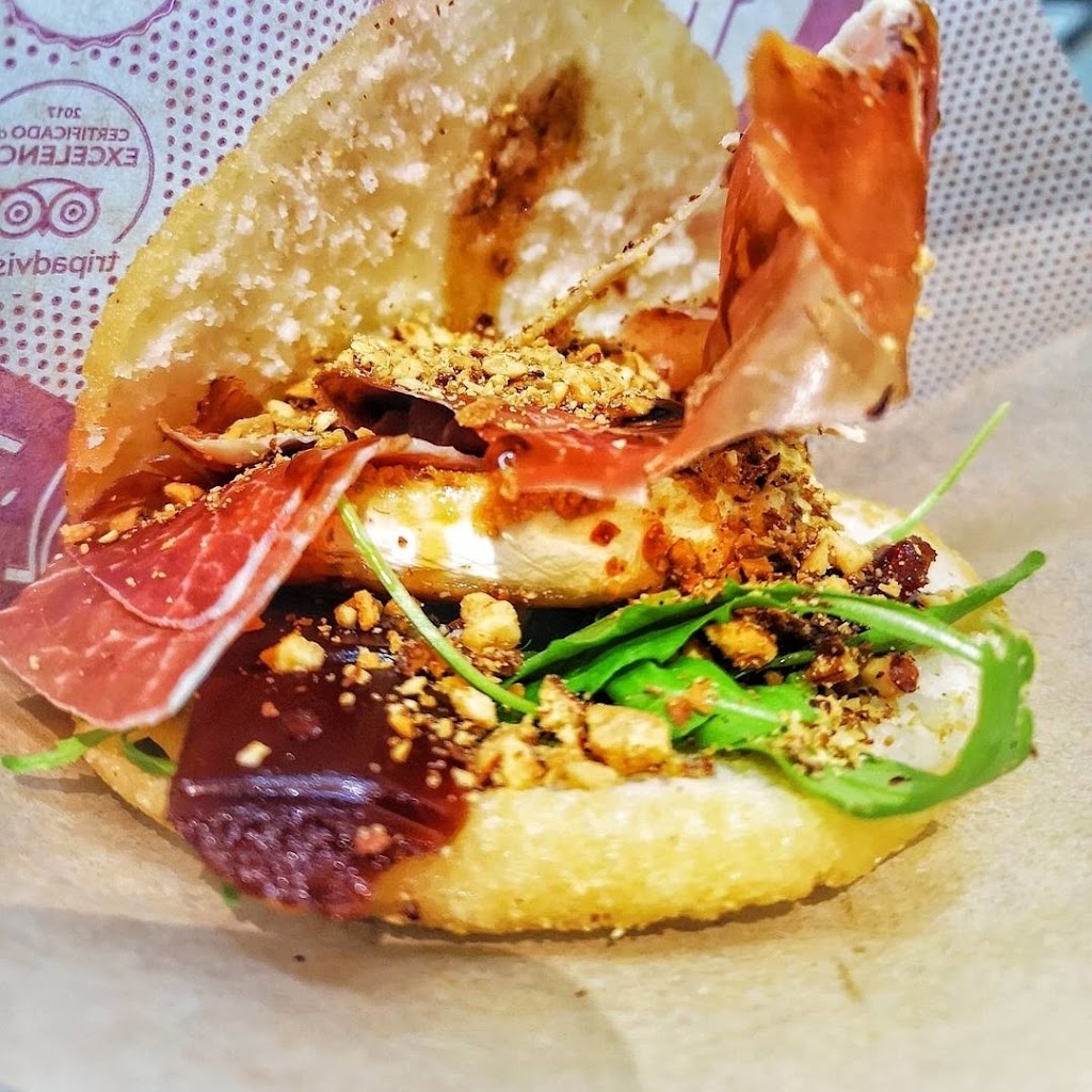 Arepera La Carajita — Comida y bebida