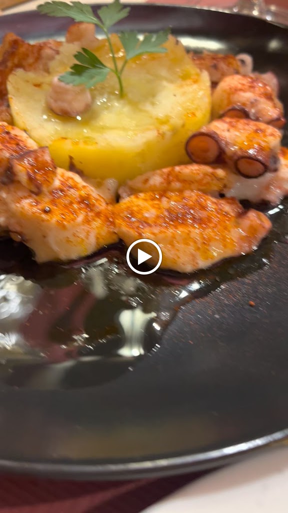 Restaurante y Pizzeria La Fuente — Videos