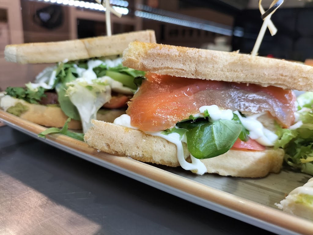 Bar Topaleku — Comida y bebida