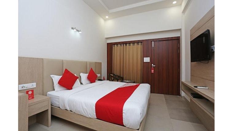 Oyo 16768 Hotel Lotus Grand