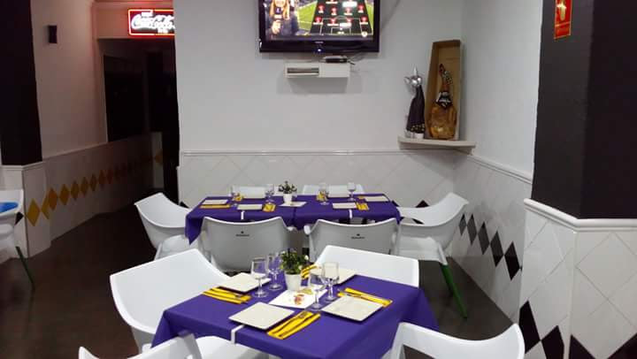 Cafe Bar El Carton — Ambiente