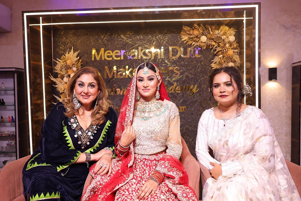 Meenakshi Dutt Makeovers Academy