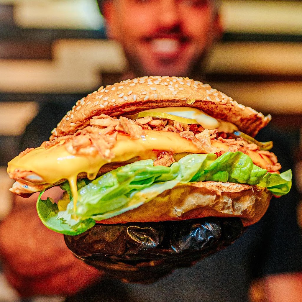 3h's Burger & Chicken — Comida y bebida