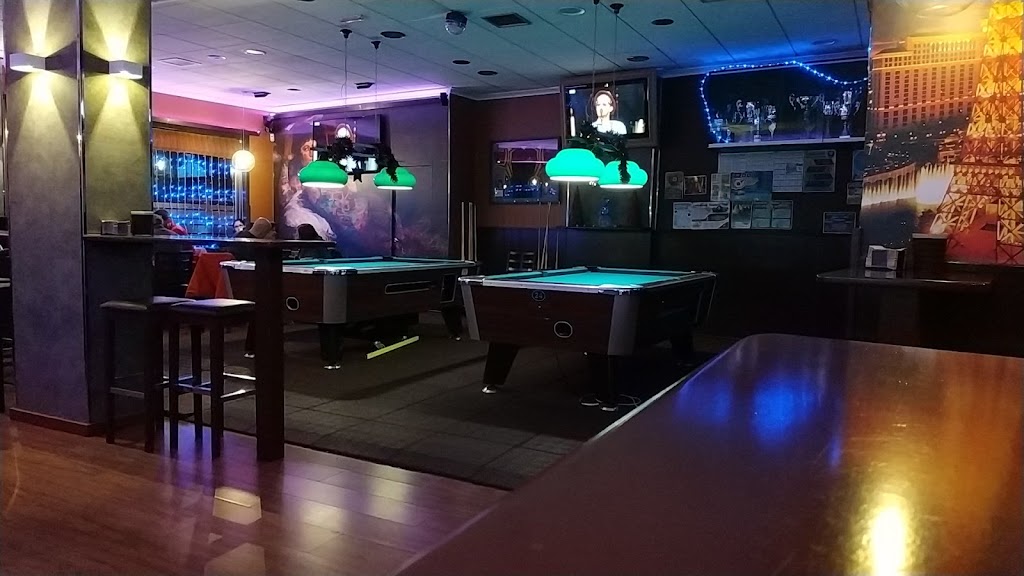 Goya, Cafe & Pub — Ambiente