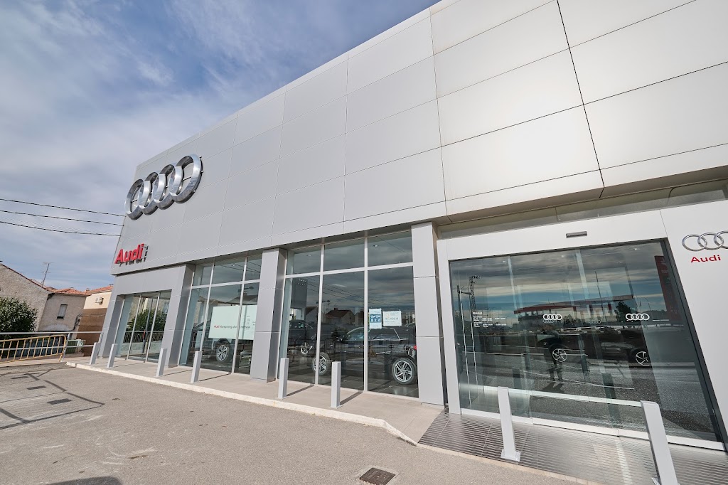 Taller oficial AUDI Elmovil Petrel — Exterior