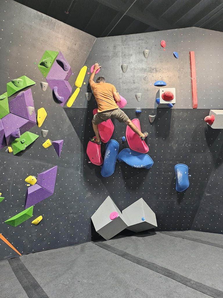  Skyhook Bouldering