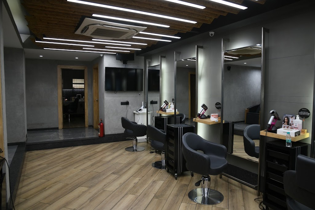 Looks Salon