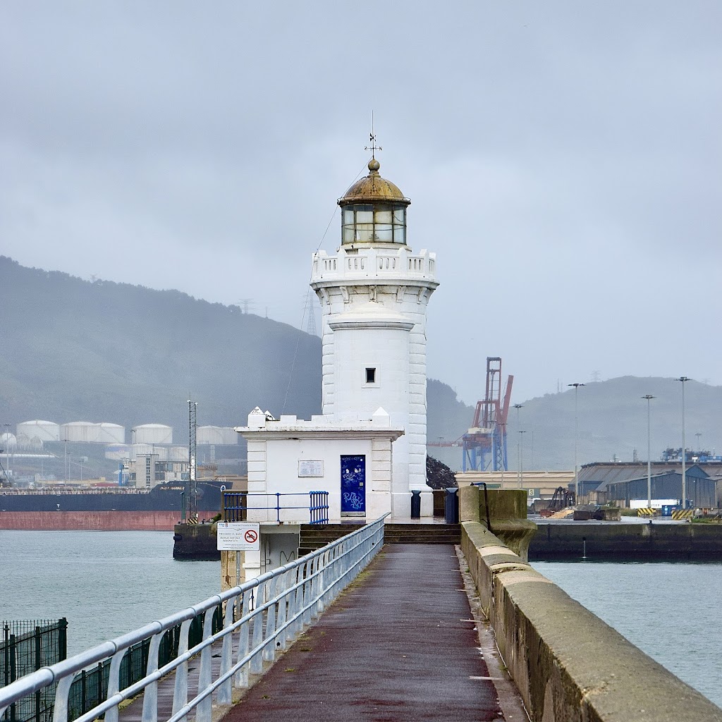 Faro del Muelle de Arriluce