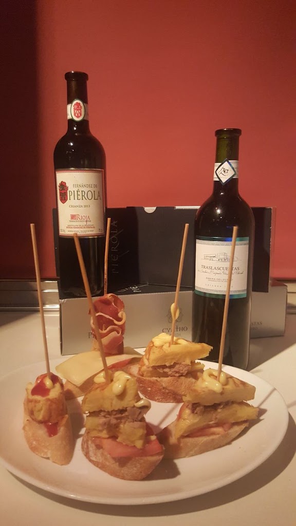 Magallanes bar cafeteria — Comida y bebida