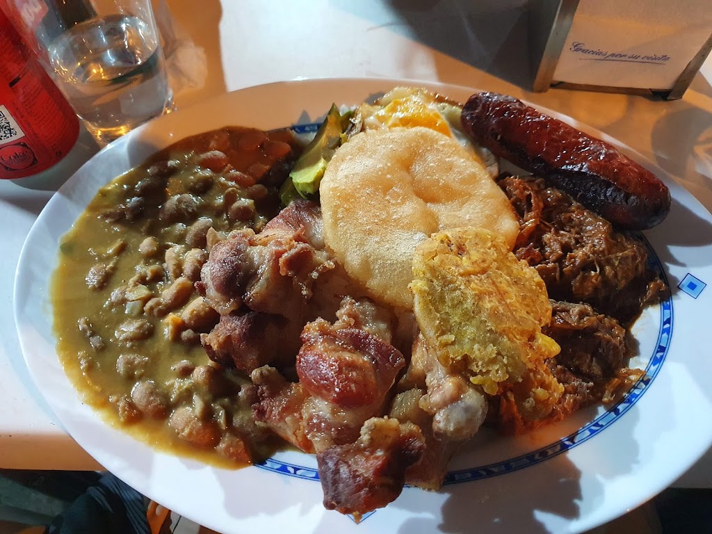 Bar Arepera El Encuentro en la Avenida — Comida y bebida