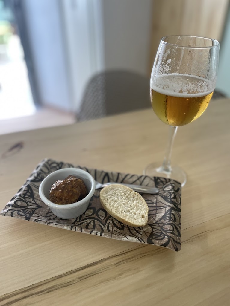 Taberna La Botica — Comida y bebida