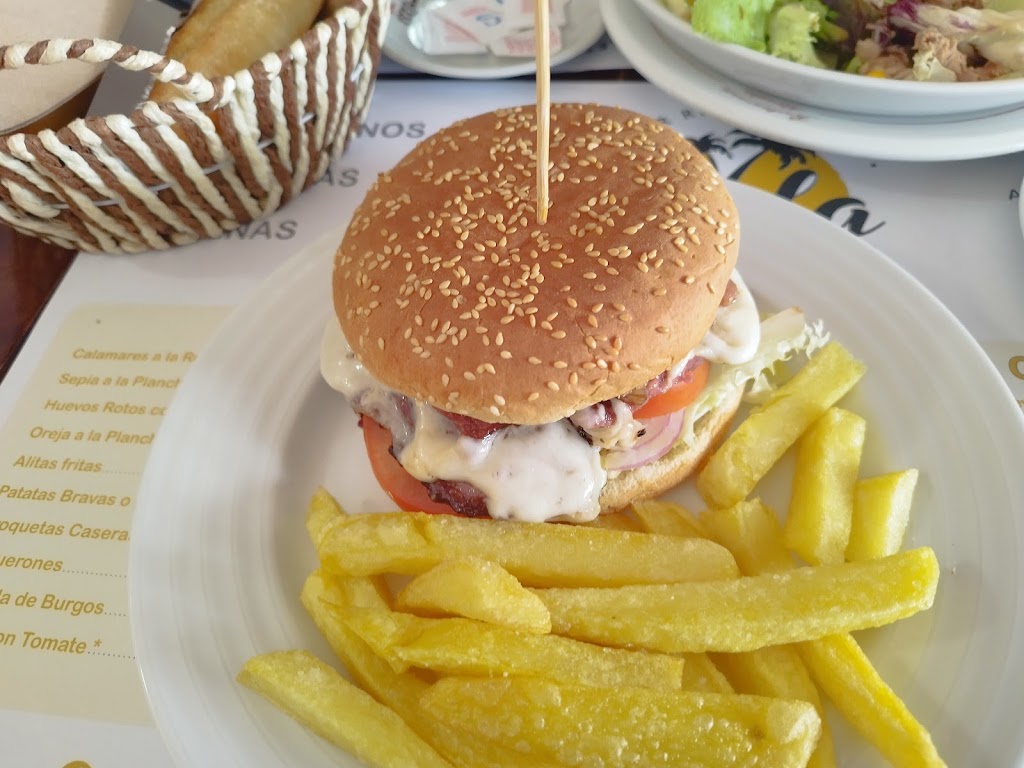 Bar Restaurante Almela — Comida y bebida