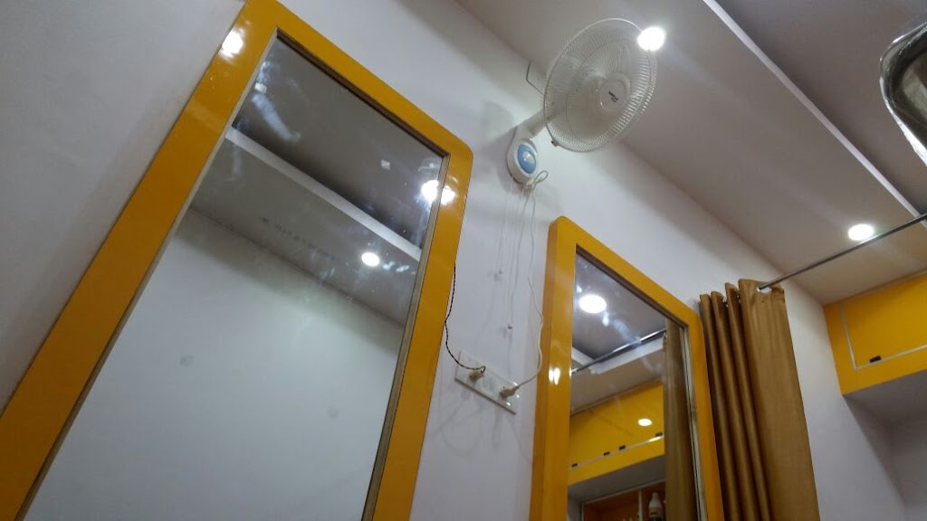 Sr Ladies Beauty Parlour