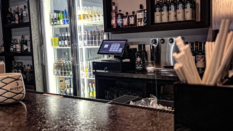  Hot Sake Sushi Bar & Kitchen