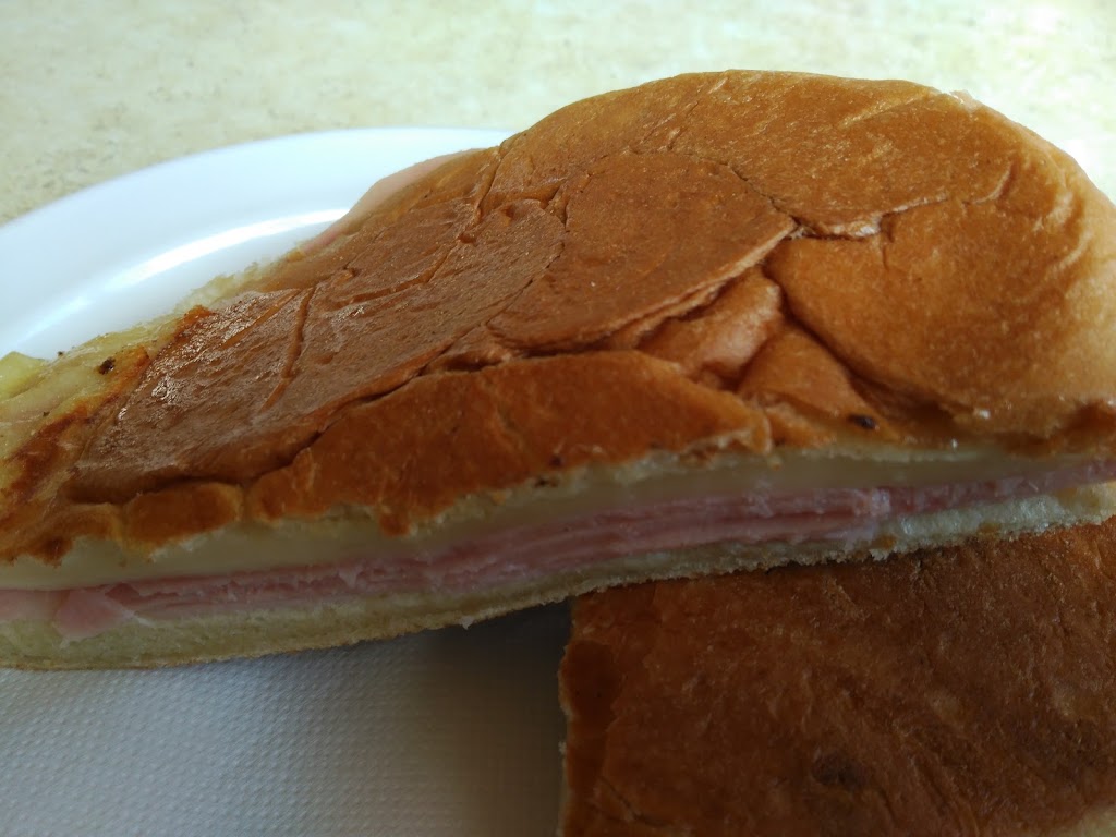 Cafeteria Los Rechazos — Sandwich cubano