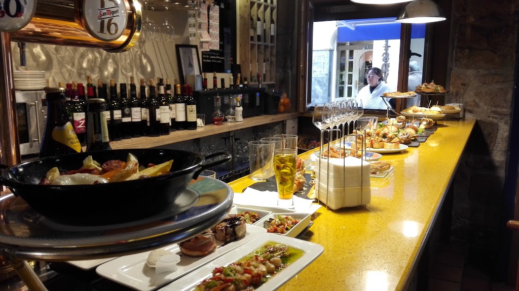 Taberna Euskalduna — Comida y bebida