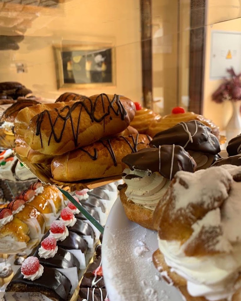 Pasteleria Piobiem — Comida y bebida