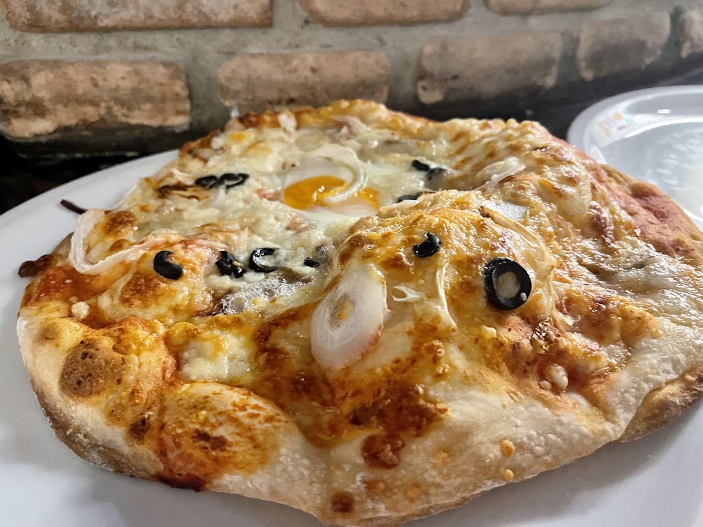Pizza Charly — Comida y bebida
