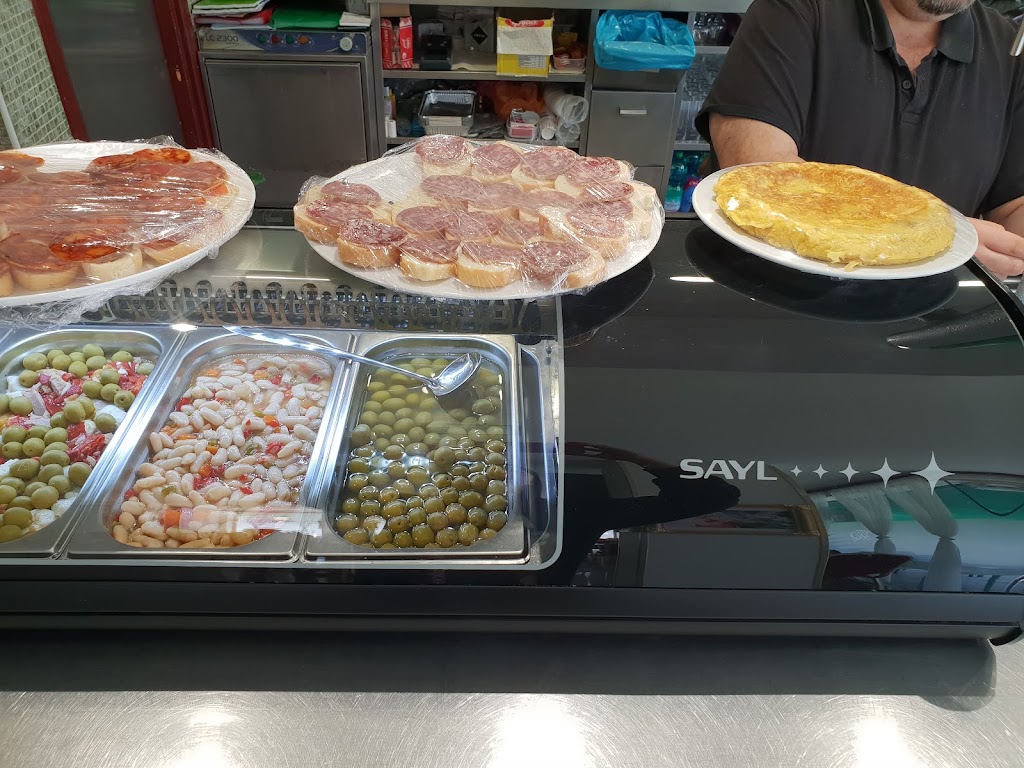 Cafeteria Mosquera — Comida y bebida