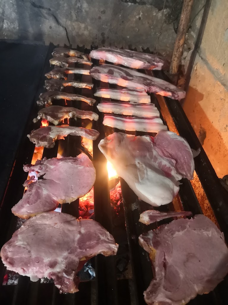 Asador el Llugar — Comida y bebida
