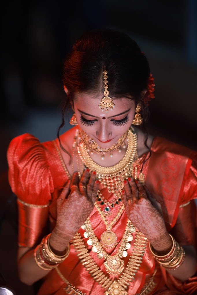 Kajol Z Beauty Parlour And Bridal Makeover Studio