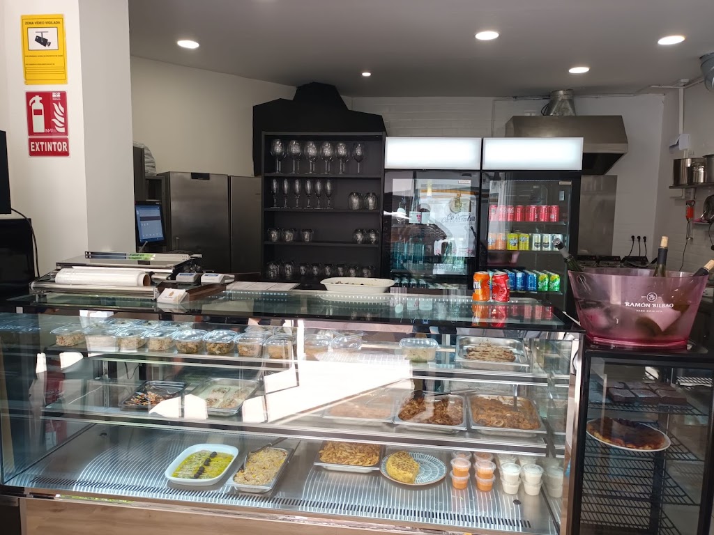 Polleria Ca l'Avia Sitges (Restaurante en Sitges, pollo asado, comida para llevar) — Ambiente