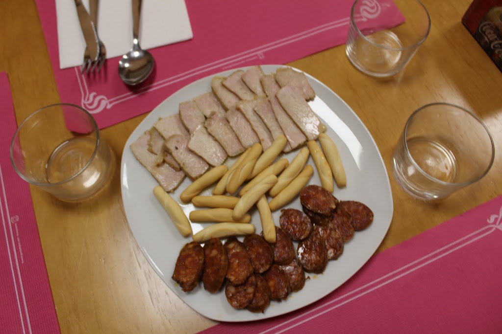 Cafe-Bar Chiqui — Comida y bebida