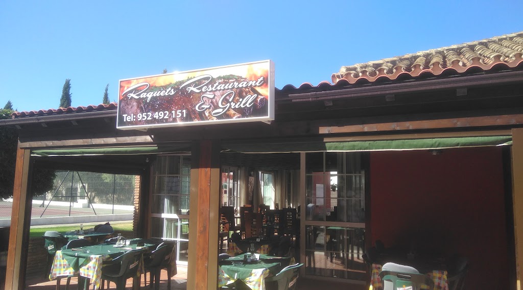 Raquets Bar And Grill